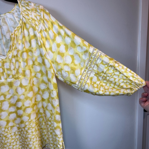 Democracy Women's Pintuck Blouse Yellow White Dots 3/4 Sleeves Split Neck  Small - Picture 5 of 13